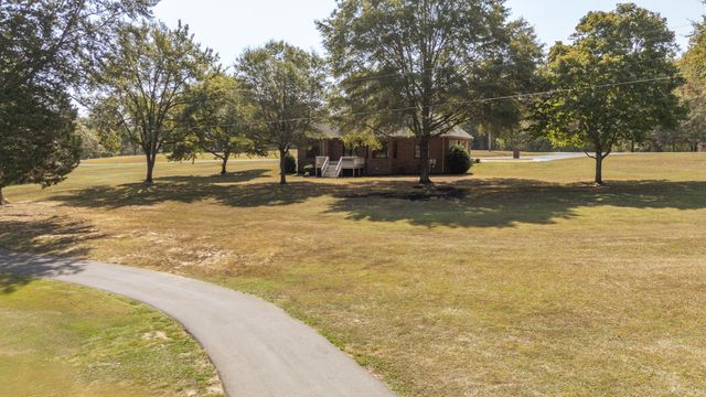 200 GRANDVIEW CIR, Adamsville, TN 38310