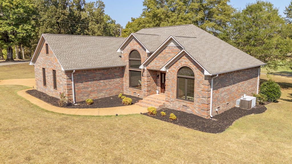 200 GRANDVIEW CIR, Adamsville, TN 38310