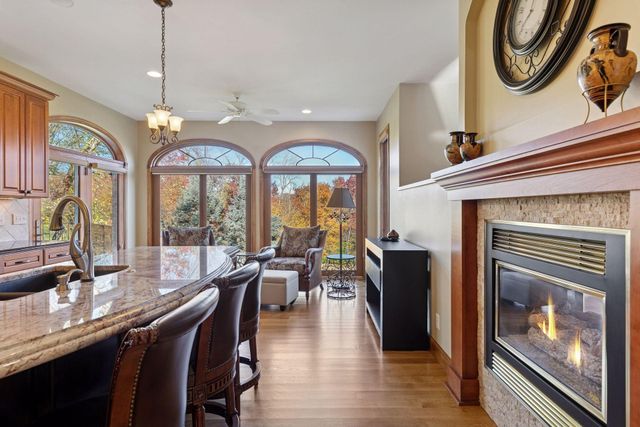 1095 Scarborough Lane, Woodbury, MN 55125