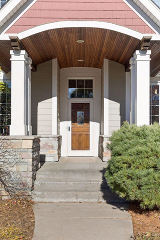 1095 Scarborough Lane, Woodbury, MN 55125