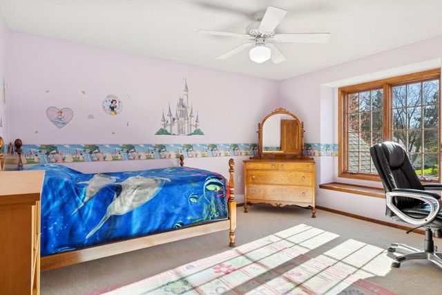 1095 Scarborough Lane, Woodbury, MN 55125