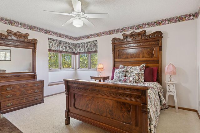 1095 Scarborough Lane, Woodbury, MN 55125