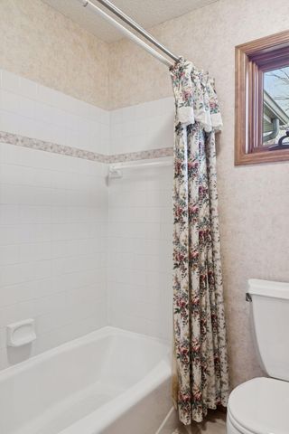 1095 Scarborough Lane, Woodbury, MN 55125