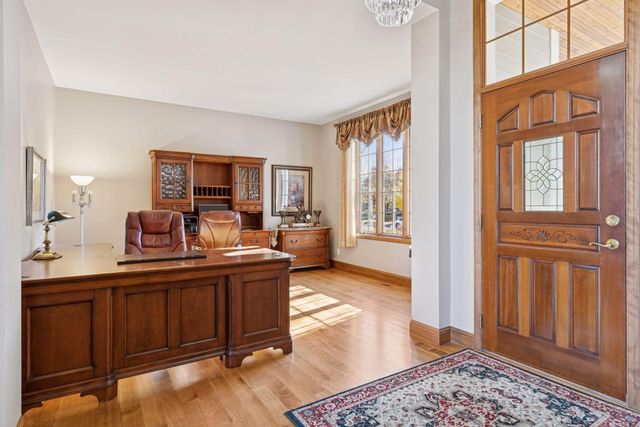 1095 Scarborough Lane, Woodbury, MN 55125