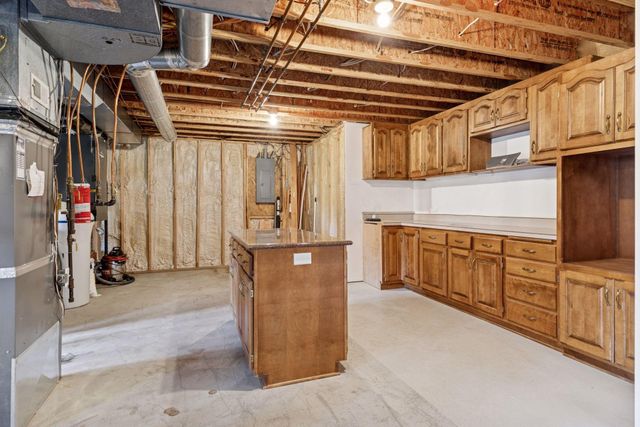 1095 Scarborough Lane, Woodbury, MN 55125