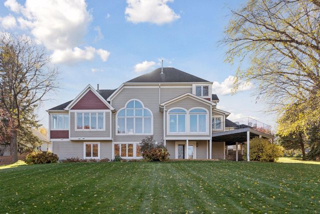 1095 Scarborough Lane, Woodbury, MN 55125