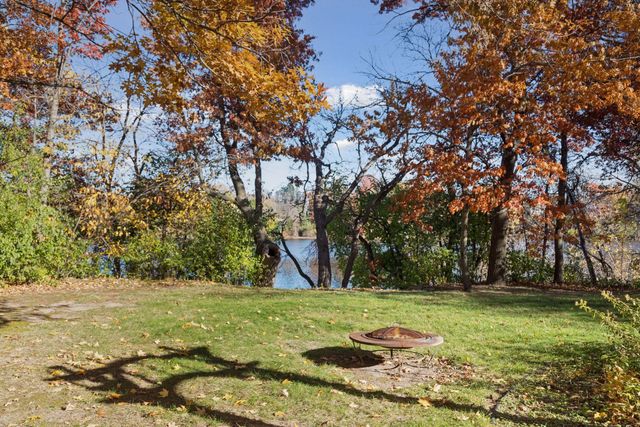 1095 Scarborough Lane, Woodbury, MN 55125