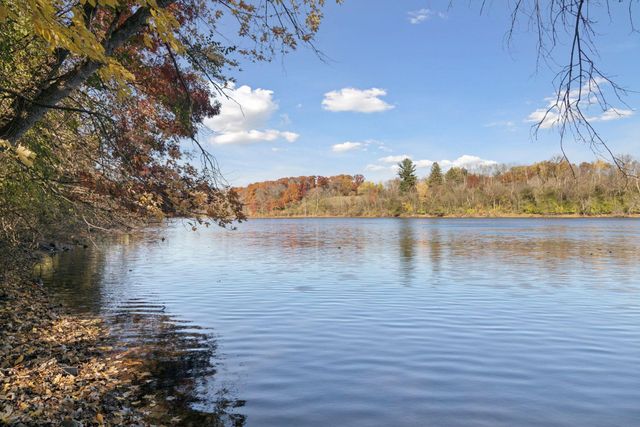 1095 Scarborough Lane, Woodbury, MN 55125