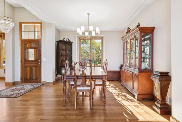 1095 Scarborough Lane, Woodbury, MN 55125