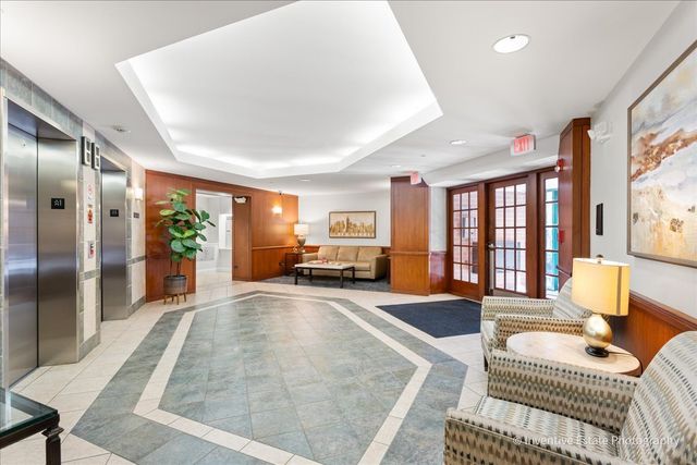 875 E 22nd Street 118, Lombard, IL 60148