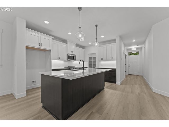 16353 Sw Cambridge Ln, Durham, OR 97224