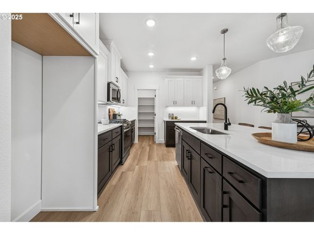 16353 Sw Cambridge Ln, Durham, OR 97224