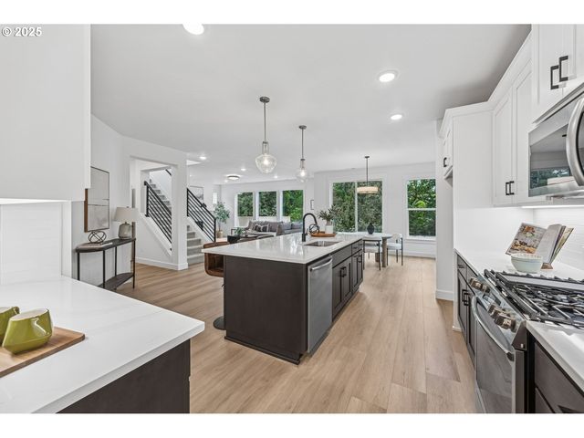 16353 Sw Cambridge Ln, Durham, OR 97224