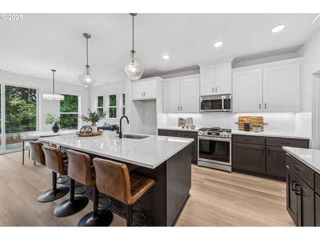 16353 Sw Cambridge Ln, Durham, OR 97224