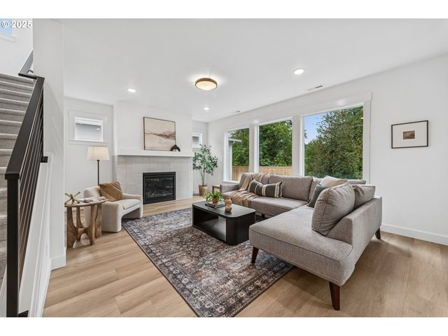 16353 Sw Cambridge Ln, Durham, OR 97224