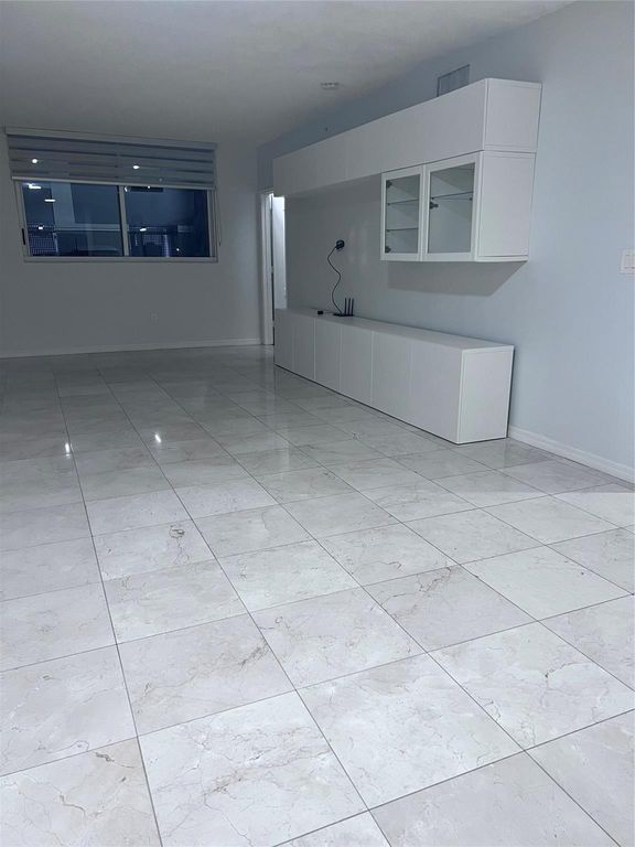 5091 NW 7th St 115, Miami, FL 33126