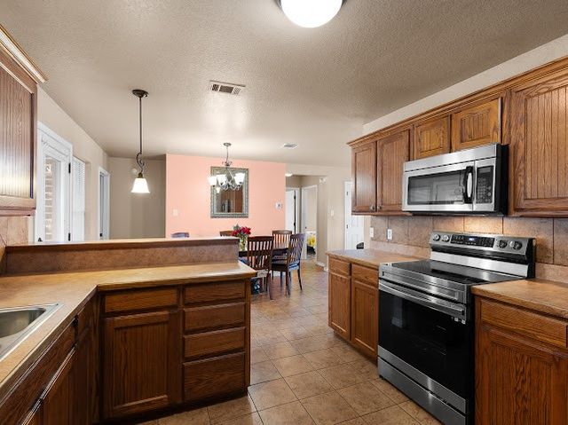 792 County Road 4213, Decatur, TX 76234