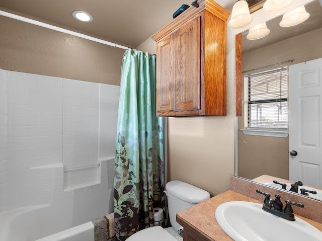 792 County Road 4213, Decatur, TX 76234