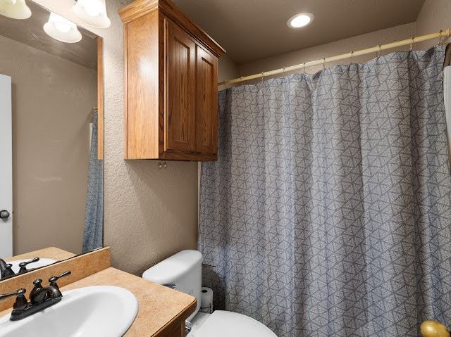 792 County Road 4213, Decatur, TX 76234