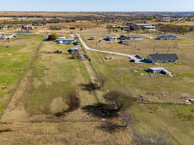 792 County Road 4213, Decatur, TX 76234