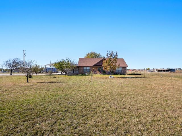 792 County Road 4213, Decatur, TX 76234