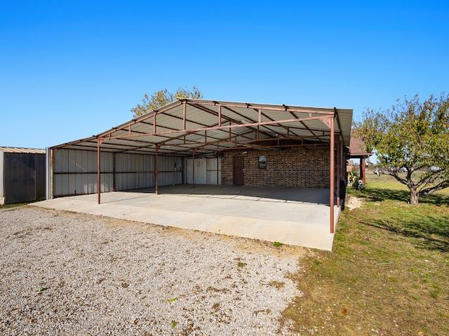 792 County Road 4213, Decatur, TX 76234