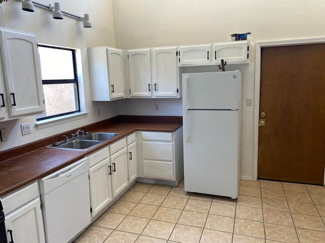 5305 Desert Sands Place Place NW, Albuquerque, NM 87120