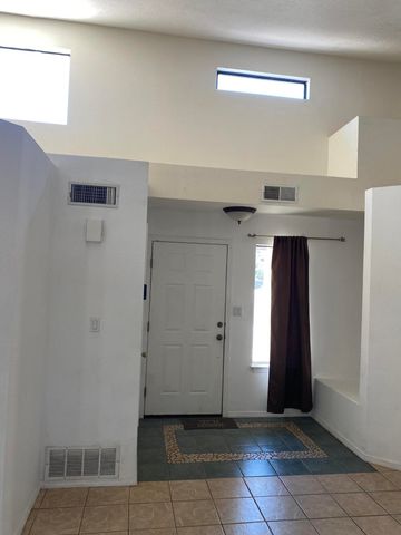 5305 Desert Sands Place Place NW, Albuquerque, NM 87120