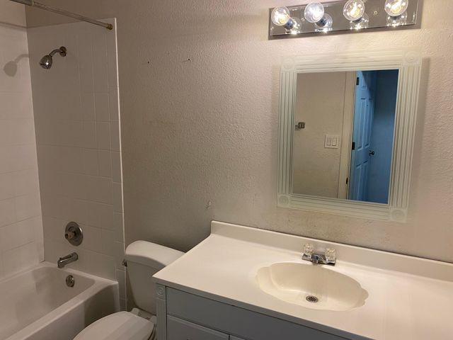 5305 Desert Sands Place Place NW, Albuquerque, NM 87120