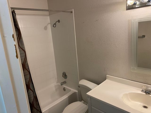 5305 Desert Sands Place Place NW, Albuquerque, NM 87120