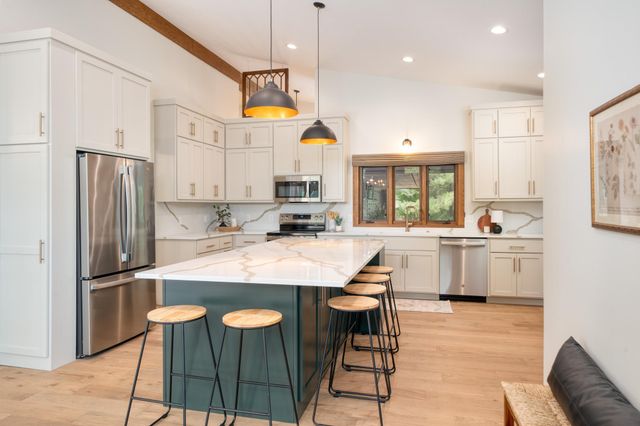 3711 Golf Course Road, Cohasset, MN 55744