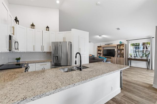 1315 Bayview Cir, Weston, FL 33326