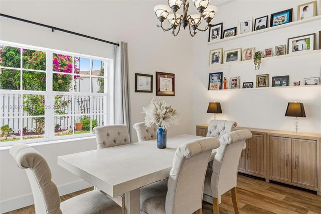 1315 Bayview Cir, Weston, FL 33326