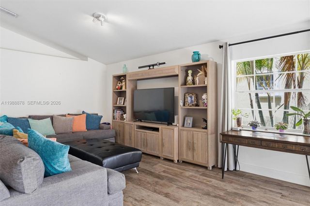 1315 Bayview Cir, Weston, FL 33326