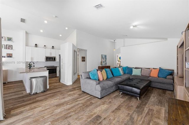 1315 Bayview Cir, Weston, FL 33326