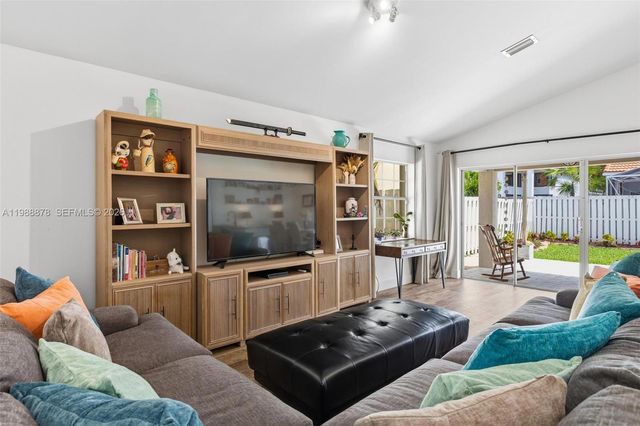 1315 Bayview Cir, Weston, FL 33326