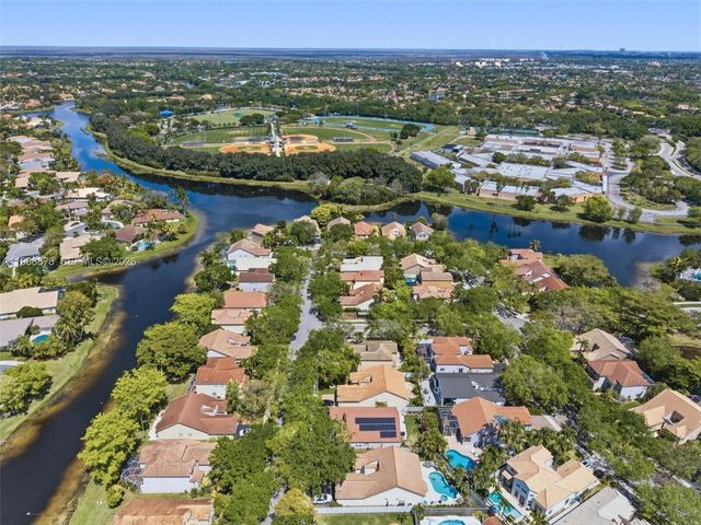 1315 Bayview Cir, Weston, FL 33326