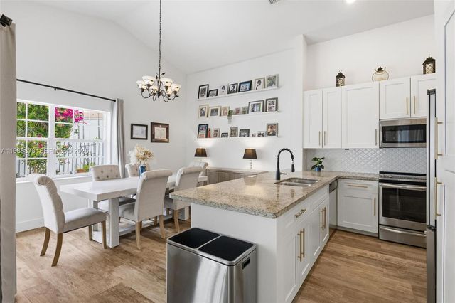 1315 Bayview Cir, Weston, FL 33326