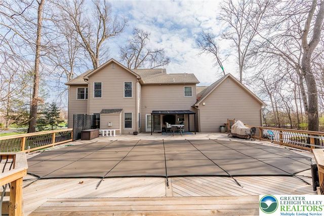 369 Manor Drive, Lower Nazareth Twp, PA 18064