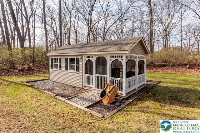 369 Manor Drive, Lower Nazareth Twp, PA 18064