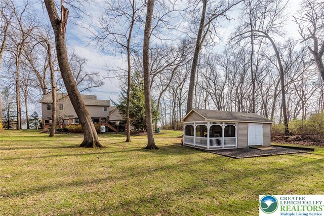 369 Manor Drive, Lower Nazareth Twp, PA 18064