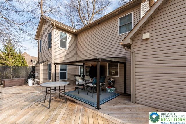369 Manor Drive, Lower Nazareth Twp, PA 18064