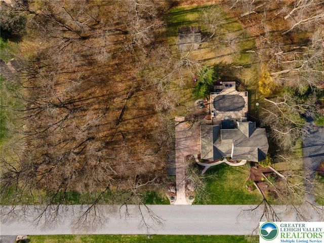 369 Manor Drive, Lower Nazareth Twp, PA 18064