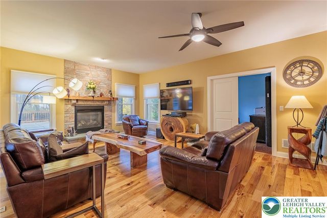 369 Manor Drive, Lower Nazareth Twp, PA 18064