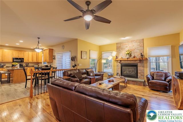 369 Manor Drive, Lower Nazareth Twp, PA 18064