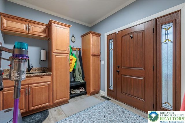 369 Manor Drive, Lower Nazareth Twp, PA 18064