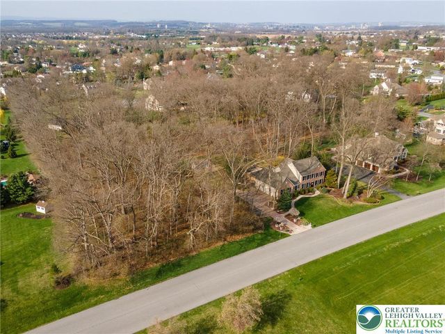 369 Manor Drive, Lower Nazareth Twp, PA 18064