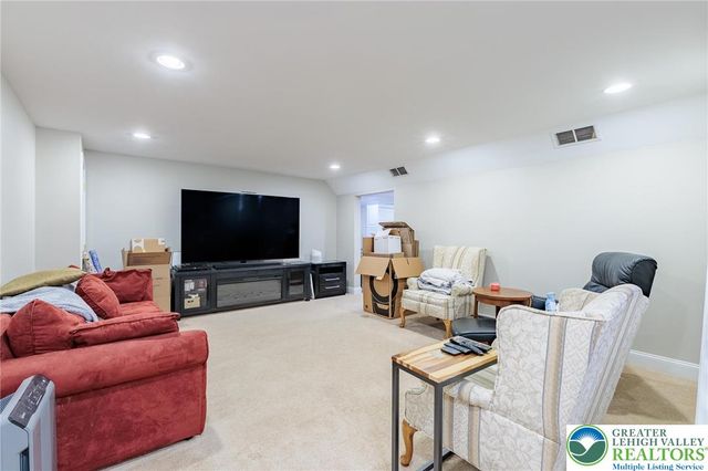 369 Manor Drive, Lower Nazareth Twp, PA 18064