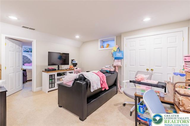 369 Manor Drive, Lower Nazareth Twp, PA 18064