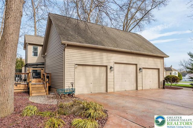 369 Manor Drive, Lower Nazareth Twp, PA 18064